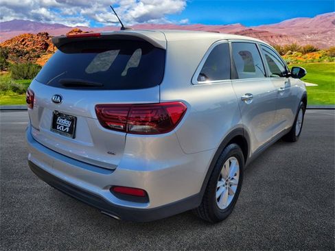 Used 2019 Kia Sorento L image 4