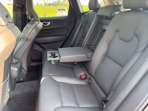 Used 2024 Volvo XC60 B5 Plus AWD/4WD image 17