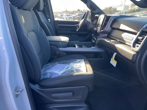 New 2026 RAM 1500 4x4 Crew Cab image 11