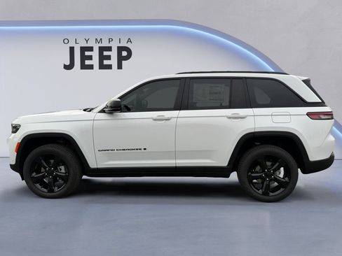 New 2025 Jeep Grand Cherokee Limited w/ Luxury Tech Group II image 2