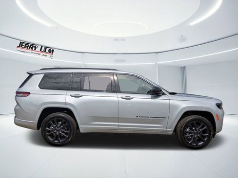 New 2026 Jeep Grand Cherokee L Limited AWD/4WD image 2