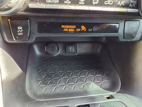 Used 2021 Toyota RAV4 LE FWD image 8