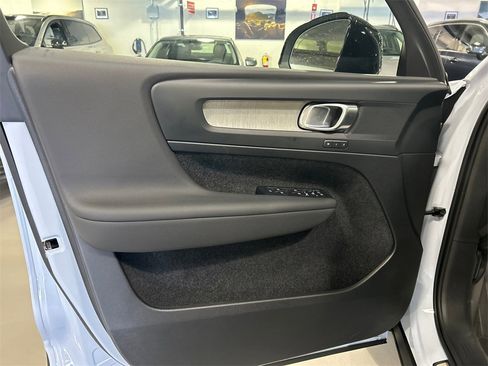 Used 2026 Volvo XC40 B5 Plus w/ Protection Package Premier image 9