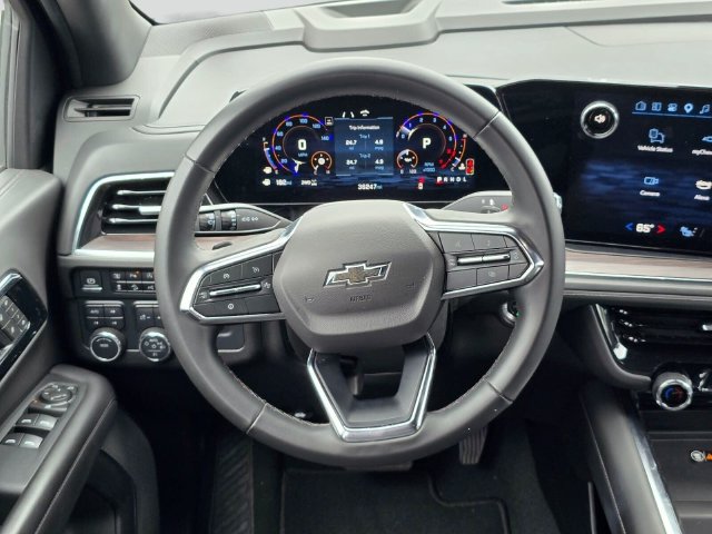 Used 2025 Chevrolet Suburban Z71 AWD/4WD image 18