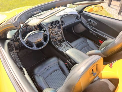 Used 2002 Chevrolet Corvette Convertible w/ Preferred Equipment Group1 RWD image 6