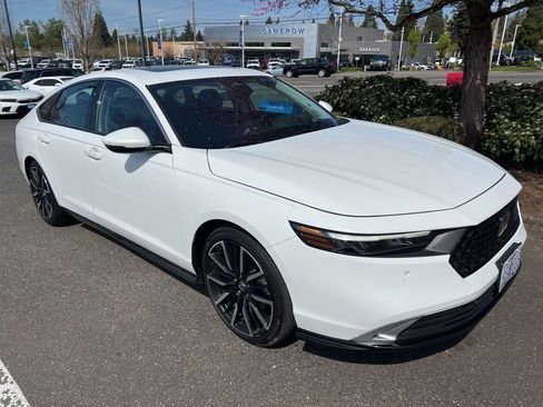 Used 2023 Honda Accord Touring image 3