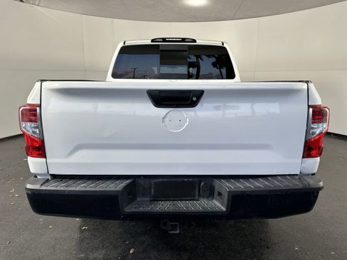 Used 2019 Nissan Titan S image 7