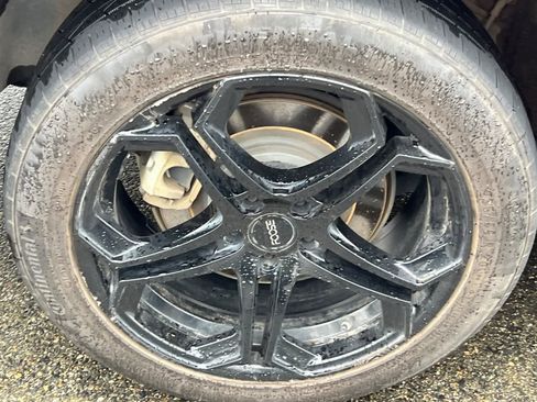 Used 2023 Toyota Highlander XLE image 14