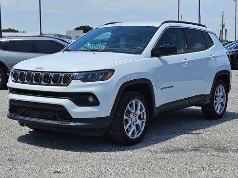 Used 2024 Jeep Compass Latitude AWD/4WD image 10
