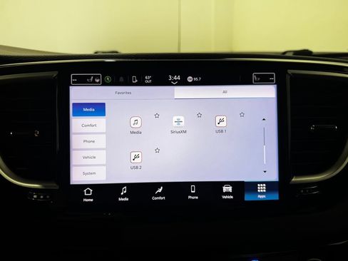 Used 2024 Chrysler Pacifica Touring-L FWD image 39