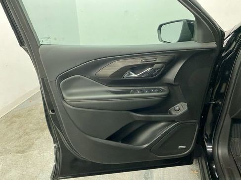 Certified 2024 GMC Terrain SLT w/ Infotainment Package II image 19