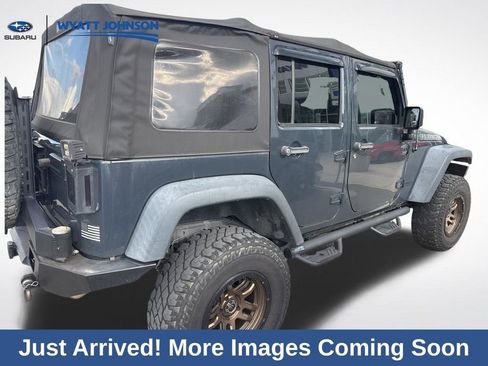 Used 2017 Jeep Wrangler Unlimited Rubicon w/ Connectivity Group image 8