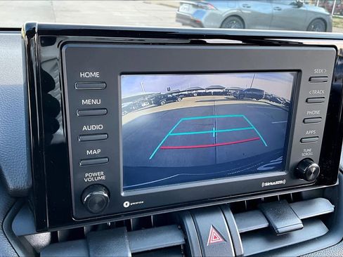 Used 2021 Toyota RAV4 LE image 21