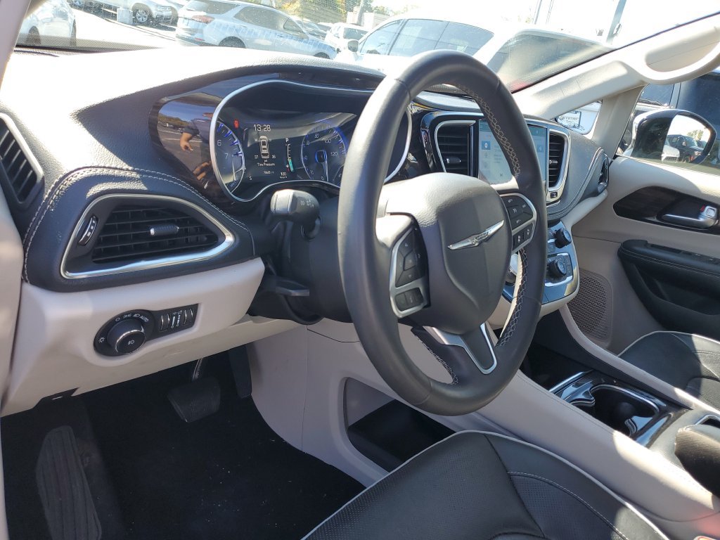 Certified 2023 Chrysler Pacifica Limited FWD image 19