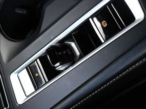 Used 2024 Volkswagen Atlas SE FWD image 17
