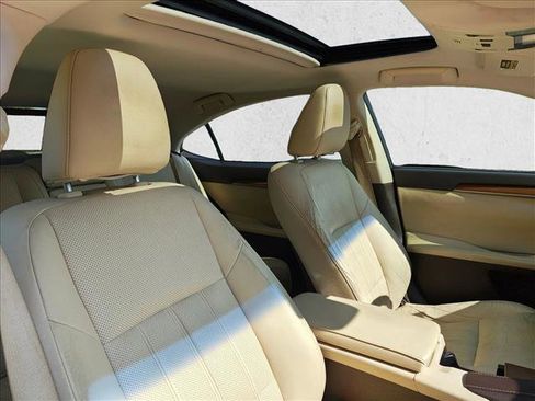Used 2016 Lexus ES 350 w/ Luxury Package w/Wood Trim FWD image 21