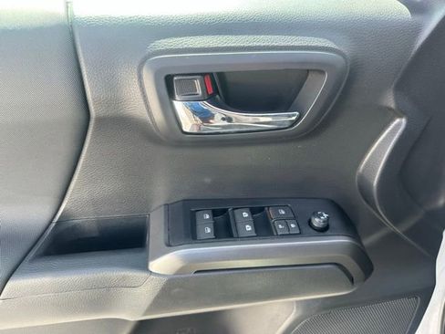 Used 2023 Toyota Tacoma TRD Off-Road w/ Technology Package AWD/4WD image 3