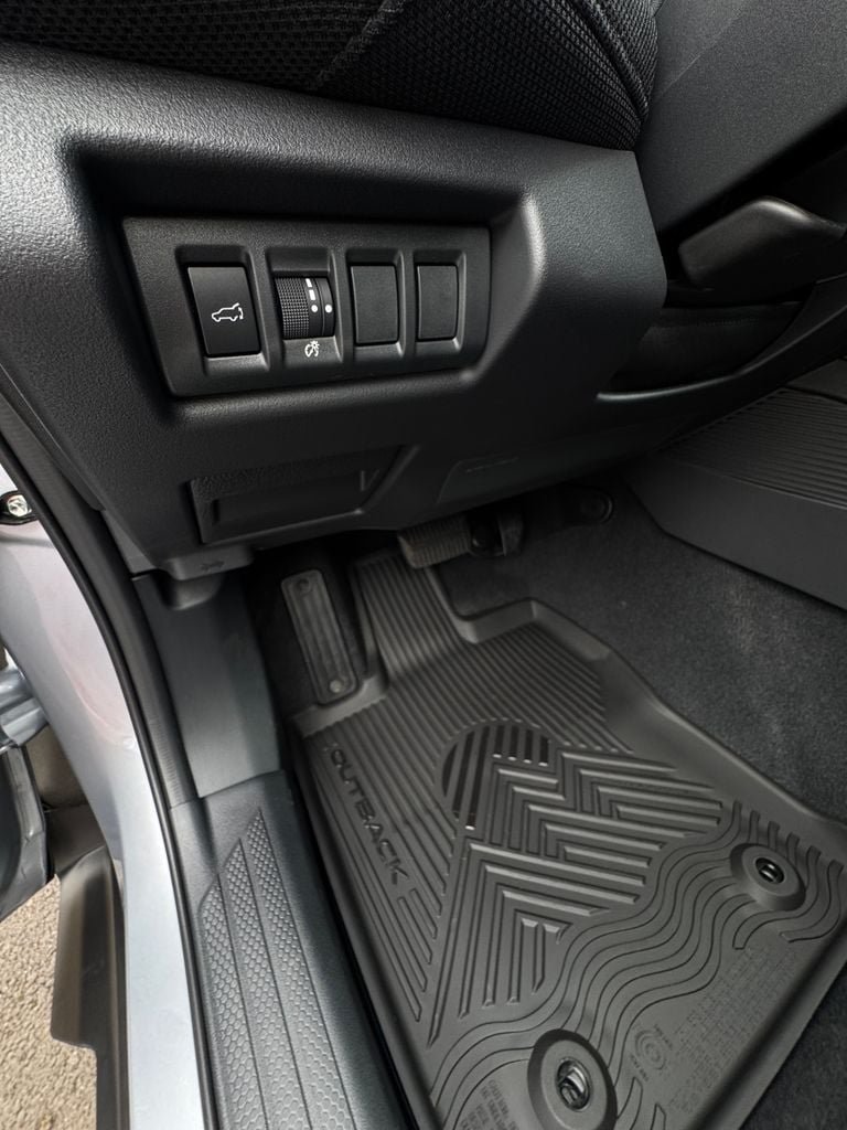 New 2026 Subaru Outback Limited AWD/4WD image 16