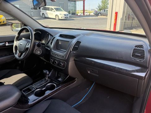 Used 2014 Kia Sorento LX FWD image 12