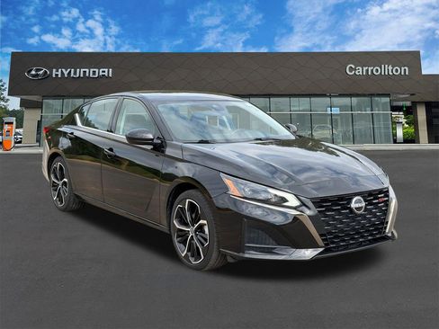 Used 2025 Nissan Altima 2.5 SR FWD image 3