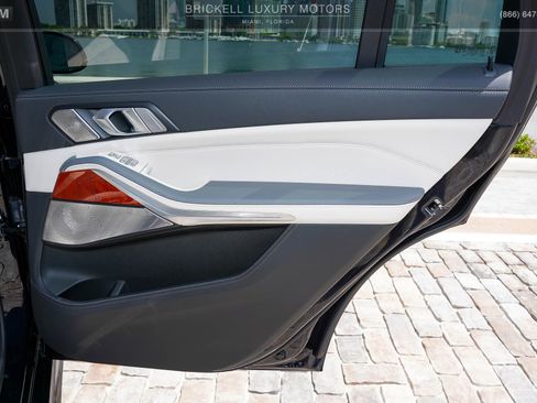 Used 2024 BMW ALPINA XB7 AWD/4WD image 19