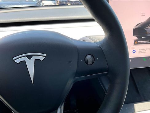 Used 2024 Tesla Model Y 2WD image 23