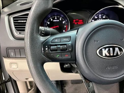 Used 2016 Kia Sedona L FWD image 12
