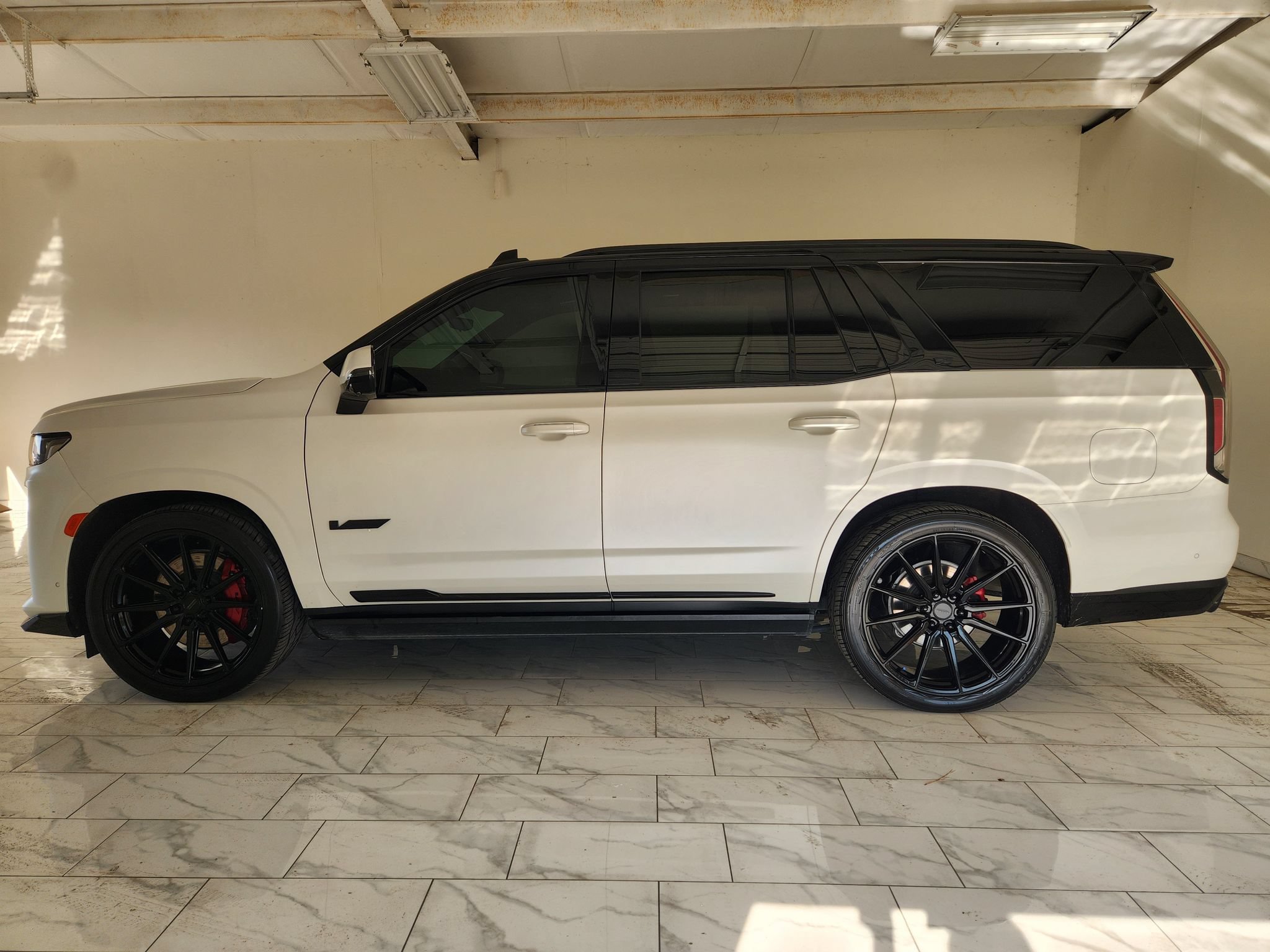 Used 2024 Cadillac Escalade V w/ LPO, ONYX Package AWD/4WD image 4