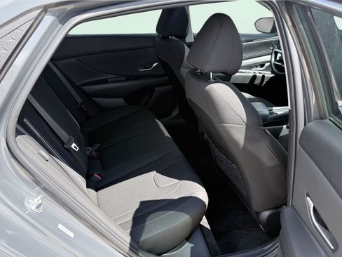 Used 2025 Hyundai Elantra SEL FWD image 30