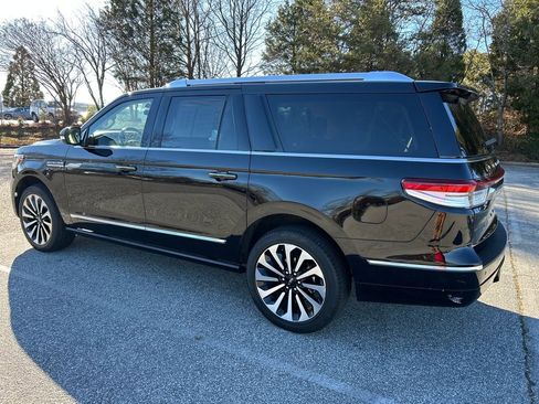 Used 2023 Lincoln Navigator L Reserve image 3