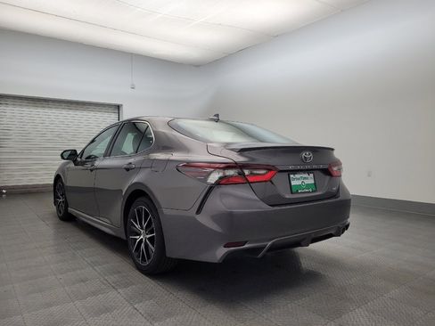 Used 2022 Toyota Camry SE image 5