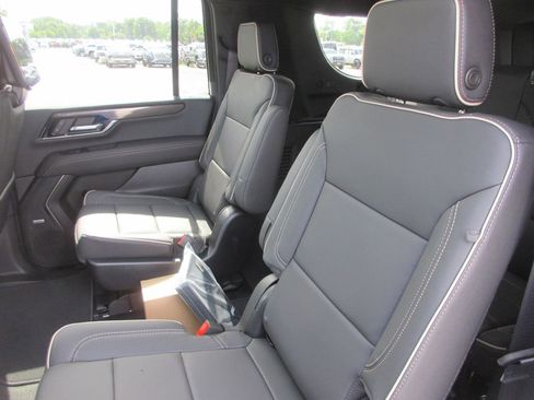 New 2026 GMC Yukon XL Elevation w/ Elevation Premium Package AWD/4WD image 12