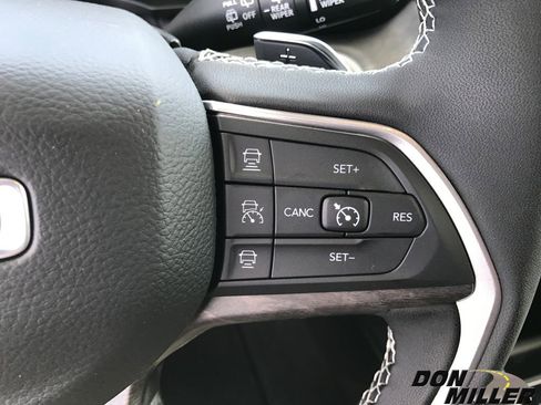 New 2025 Jeep Grand Cherokee Limited w/ Black Appearance Package image 19