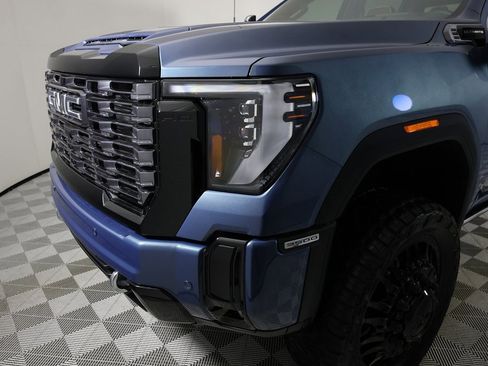 Used 2025 GMC Sierra 3500 Denali Ultimate image 42