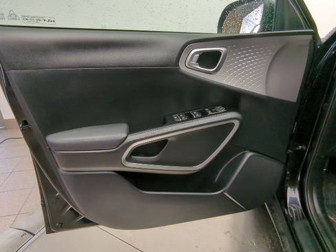 Used 2023 Kia Soul LX image 13