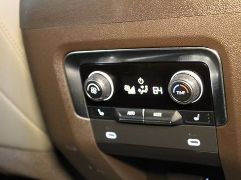 Used 2022 Chevrolet Tahoe LT w/ Luxury Package AWD/4WD image 16