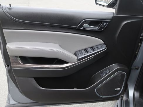 Used 2018 Chevrolet Suburban LT image 15