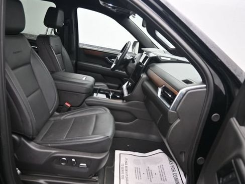 Used 2025 GMC Yukon XL Denali AWD/4WD image 11