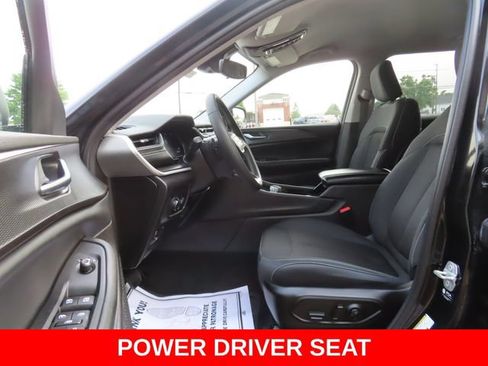Used 2023 Jeep Grand Cherokee L Laredo w/ Luxury Tech Group I AWD/4WD image 17