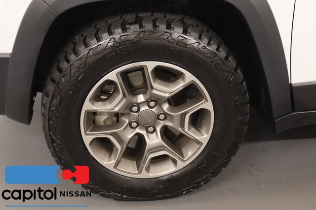 Used 2020 Jeep Cherokee Trailhawk w/ Cold Weather Group AWD/4WD image 7