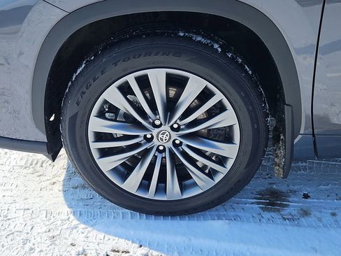 Used 2021 Toyota Highlander Platinum image 7