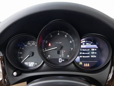 Certified 2025 Porsche Macan Base image 19