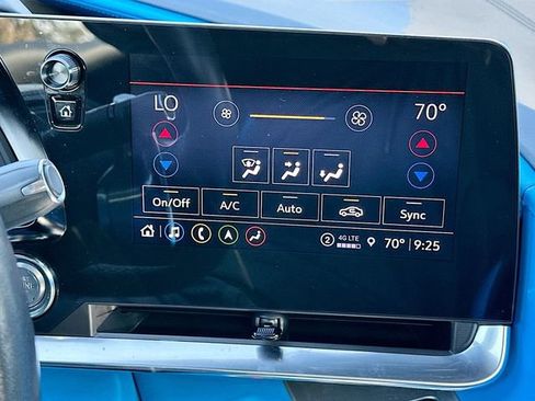 Used 2021 Chevrolet Corvette Stingray Premium Conv w/ Z51 Performance Package image 16