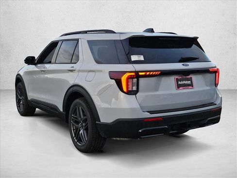 New 2026 Ford Explorer ST-Line w/ ST-Line Street Pack image 9