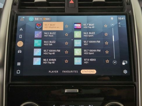 Used 2025 Land Rover Discovery Dynamic SE AWD/4WD image 22