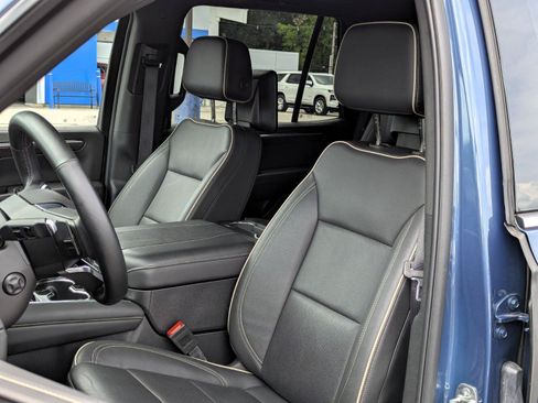 Used 2025 Chevrolet Tahoe Premier AWD/4WD image 11
