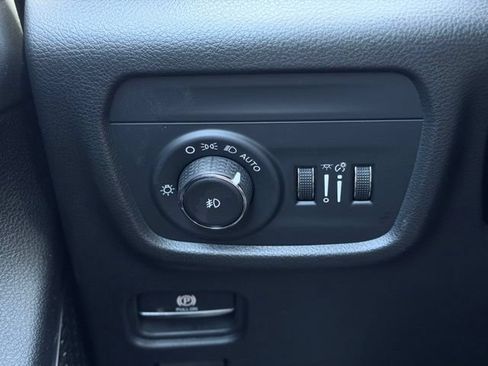 Certified 2025 Jeep Grand Cherokee Summit AWD/4WD image 36