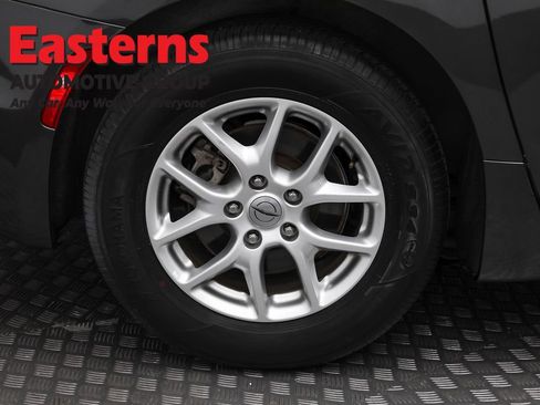 Used 2023 Chrysler Pacifica Touring-L image 32