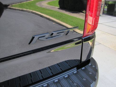 Used 2021 Chevrolet Silverado 1500 RST w/ Redline Edition AWD/4WD image 31