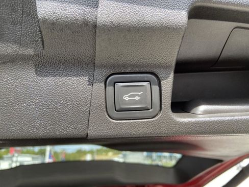 Used 2023 GMC Acadia SLT image 29